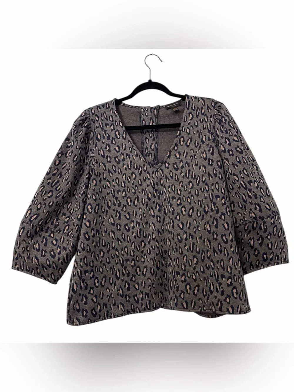 Anthropologie 🖤 Current Air Leopard Print V-Neck Blouse Medium Puff Sleeves Top